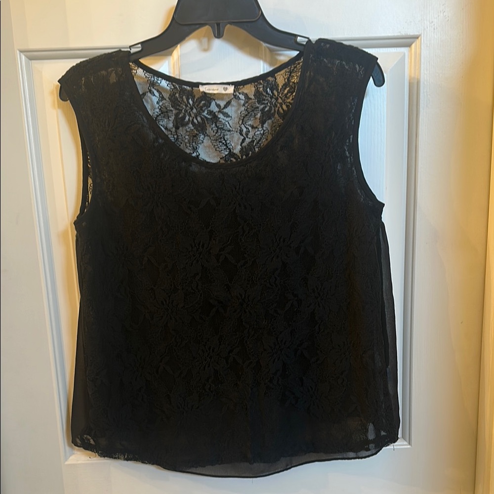 Soprano Black Sleeveless Lace Blouse Size Large Slits in the Back